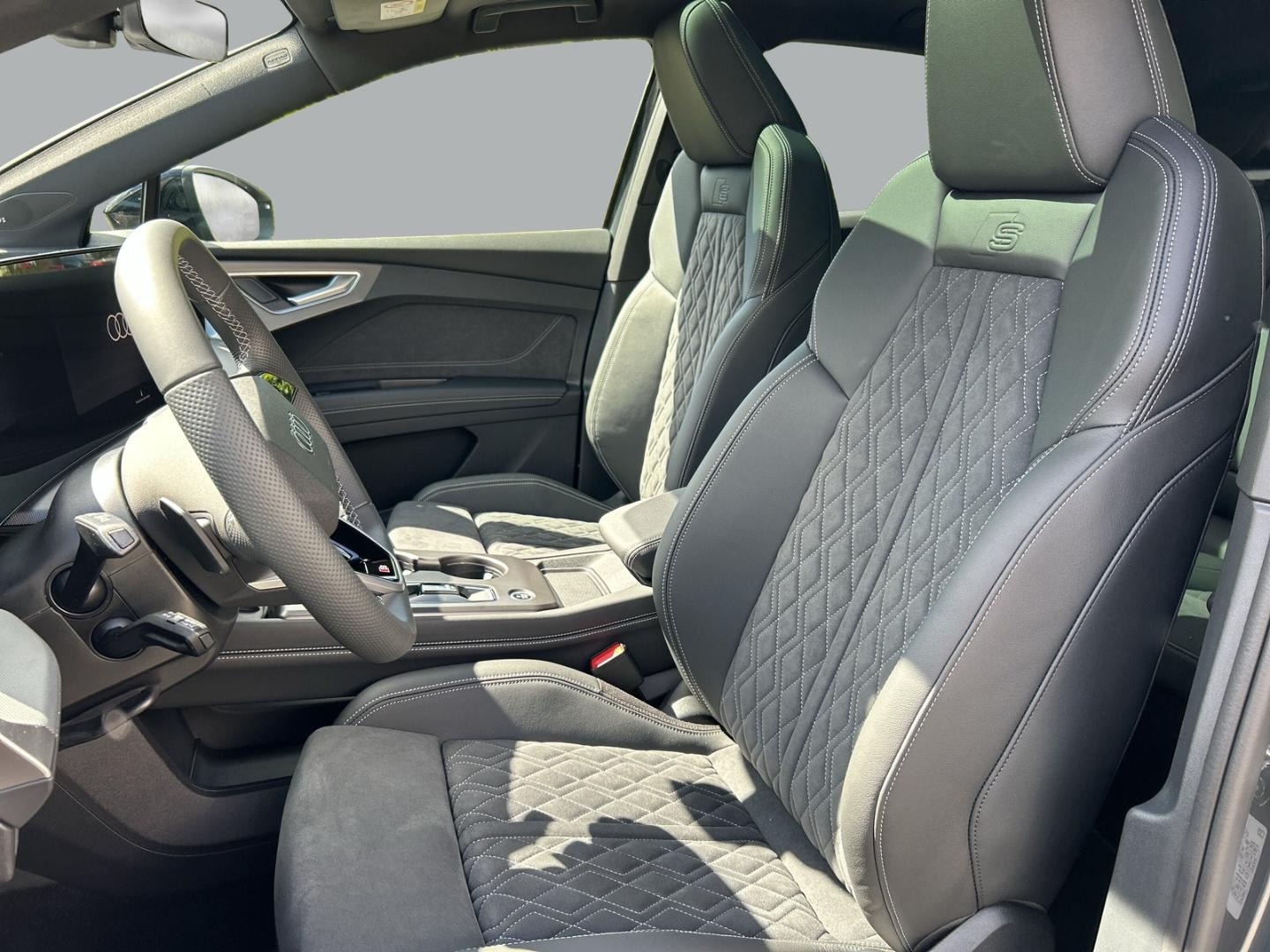 Bild über Audi Q4 Sportback e-tron e-tron quattro 220 kW - für weitere Informationen kontaktieren Sie den Audi Partner