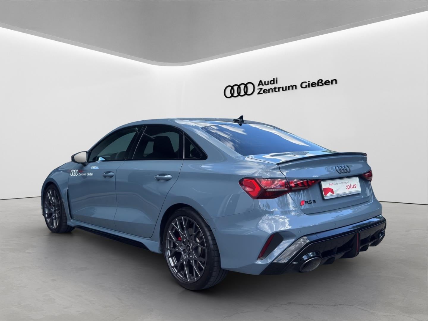 Bild über Audi RS 3 Limousine TFSI quattro 294 kW S tronic - für weitere Informationen kontaktieren Sie den Audi Partner