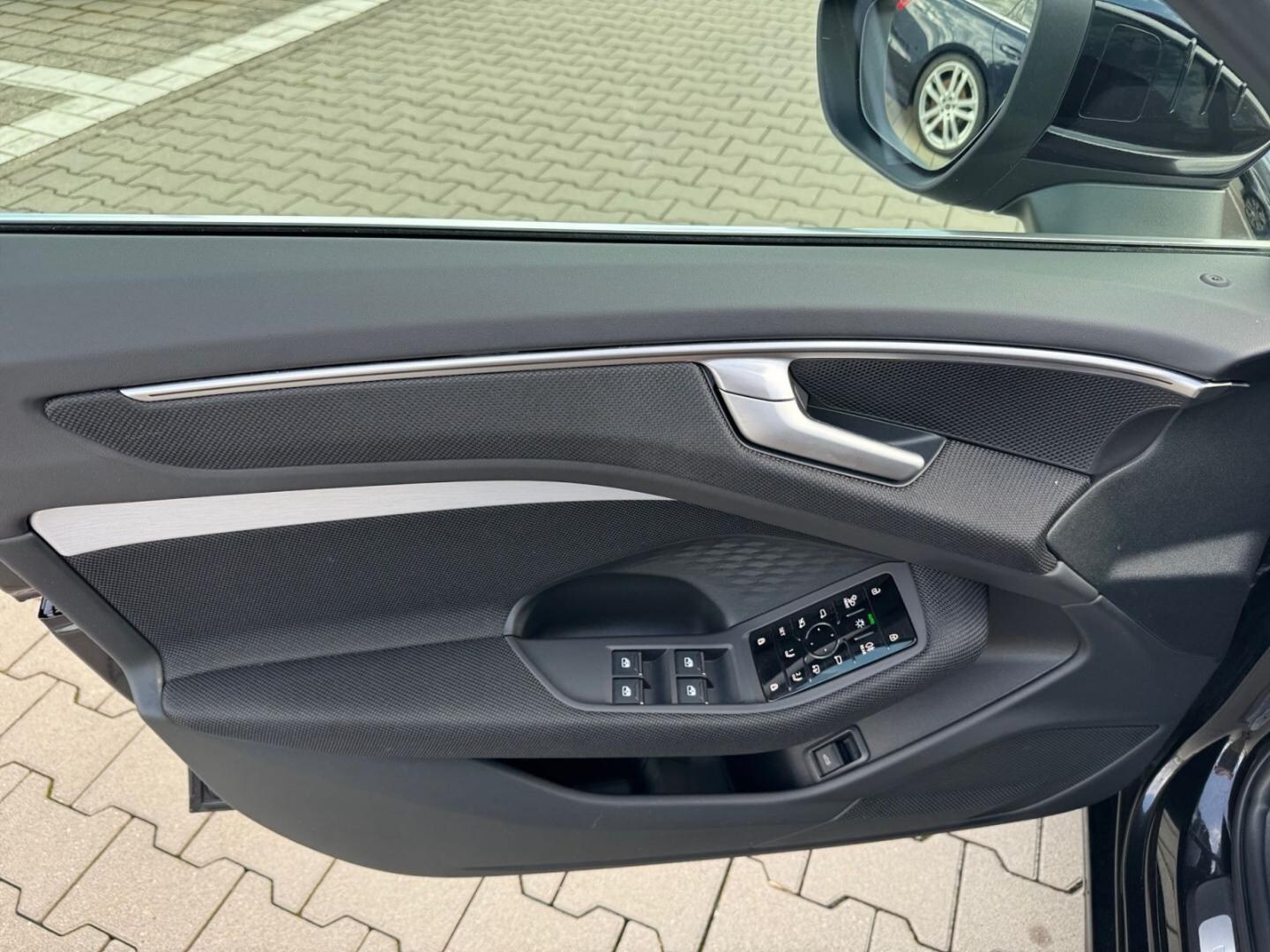 Bild über Audi A6 Avant TDI quattro 150 kW S tronic - für weitere Informationen kontaktieren Sie den Audi Partner