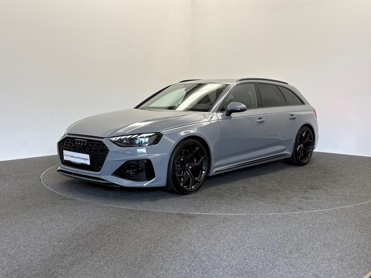 Bild über Audi RS 4 Avant TFSI quattro tiptronic - für weitere Informationen kontaktieren Sie den Audi Partner