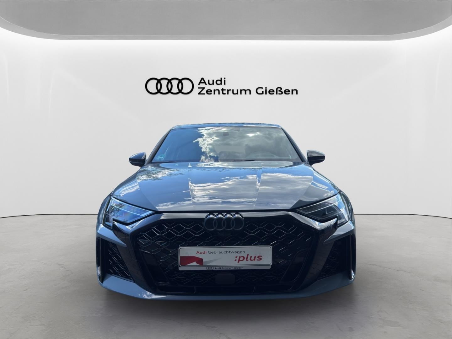 Bild über Audi RS 3 Limousine TFSI quattro 294 kW S tronic - für weitere Informationen kontaktieren Sie den Audi Partner
