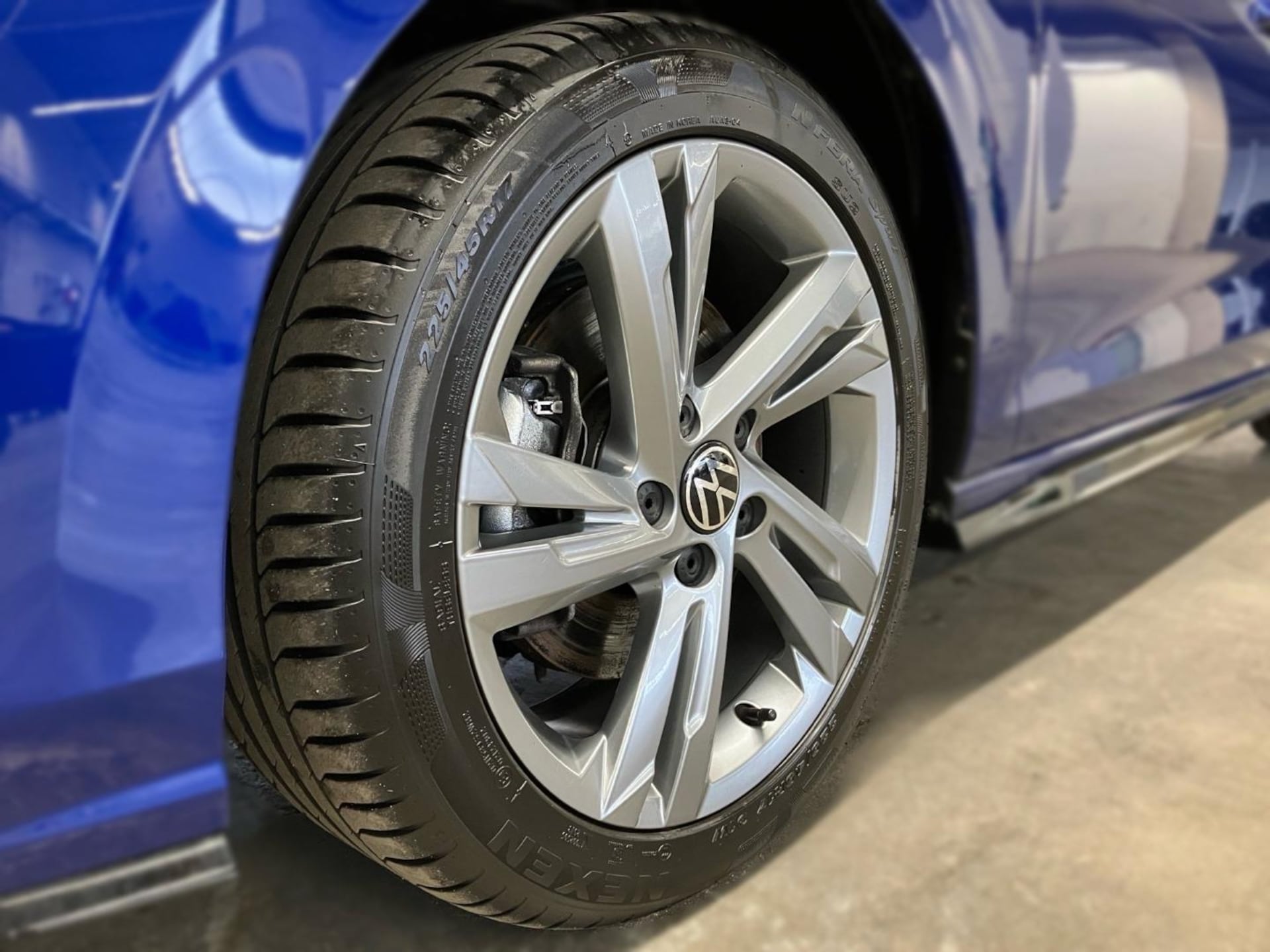 Volkswagen Golf R-Line
