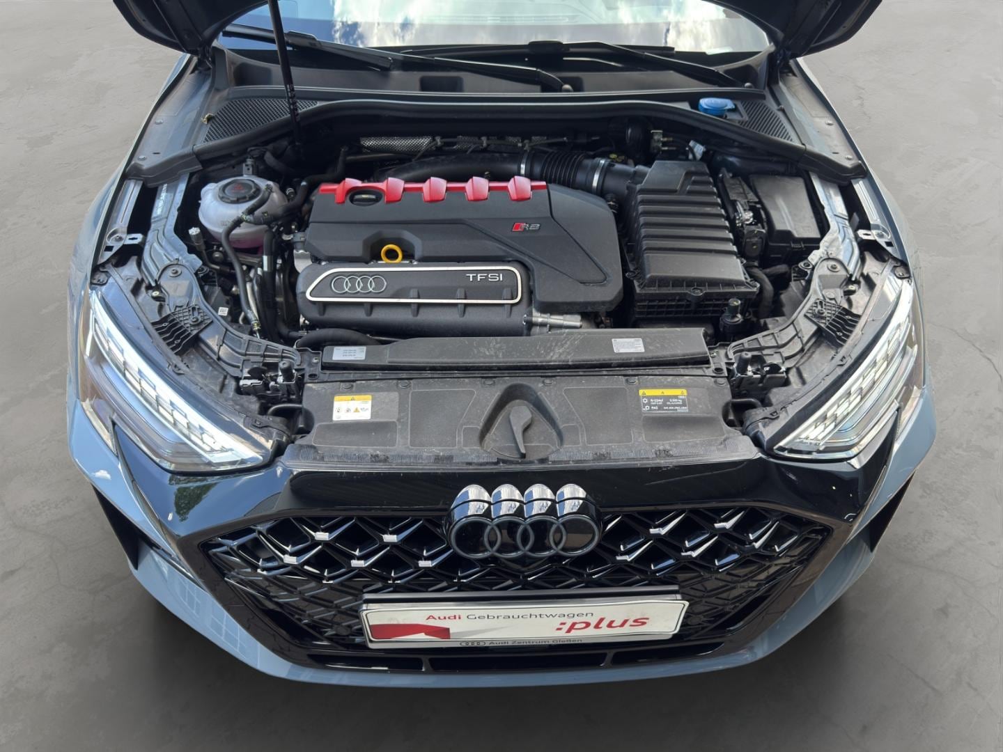 Bild über Audi RS 3 Limousine TFSI quattro 294 kW S tronic - für weitere Informationen kontaktieren Sie den Audi Partner