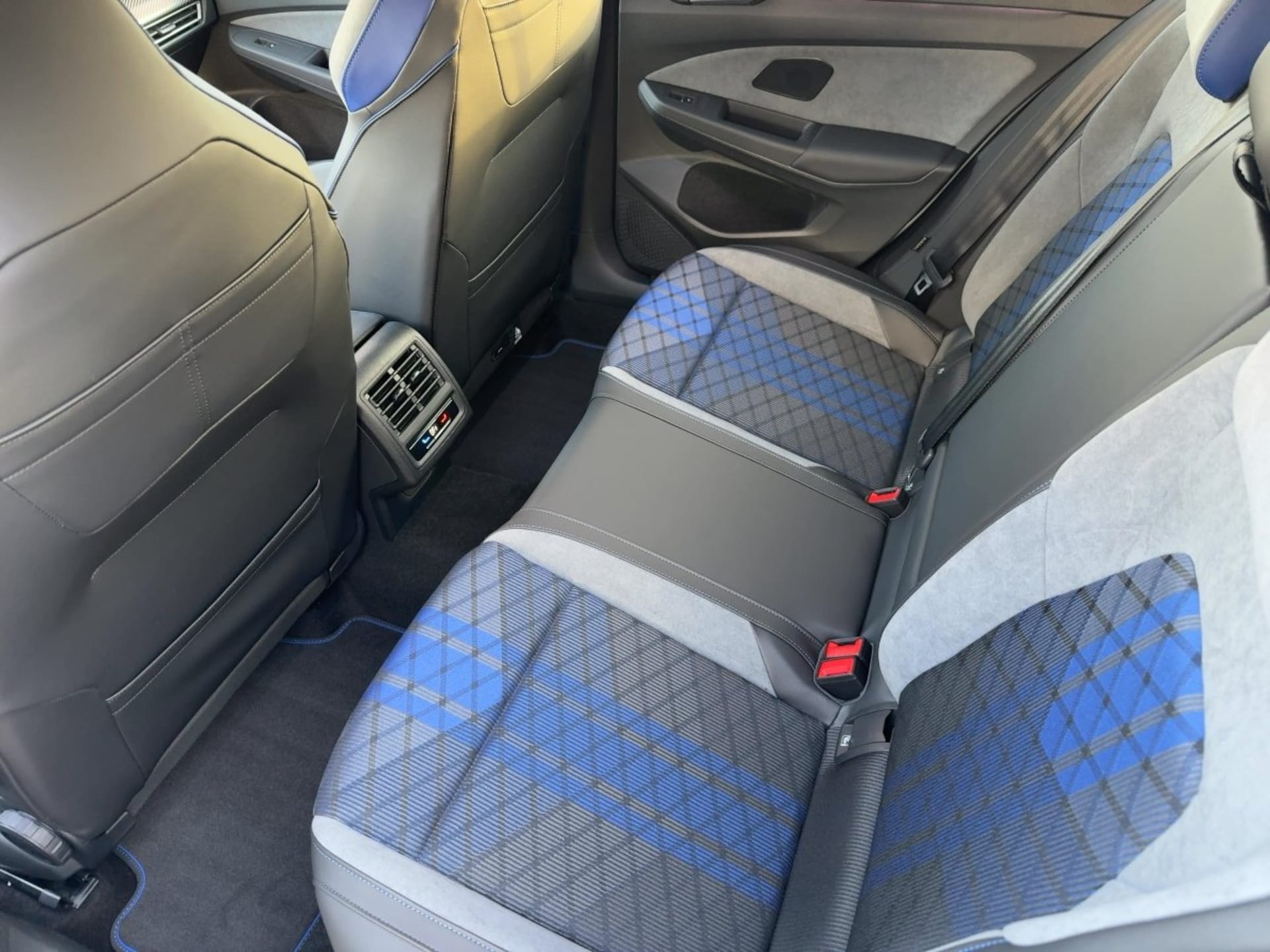 Volkswagen Golf R Black Edition