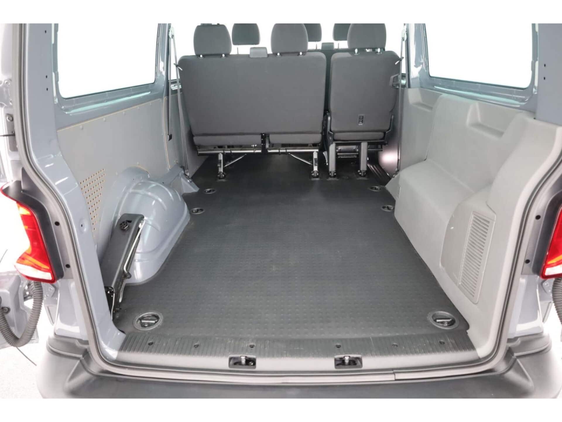 Volkswagen T6.1 Transporter Kombi langer Radstand