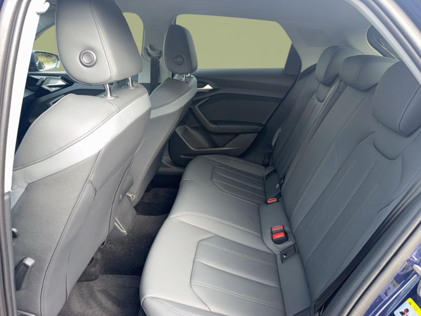 Bild über Audi A1 Sportback S line 35 TFSI S tronic - für weitere Informationen kontaktieren Sie den Audi Partner