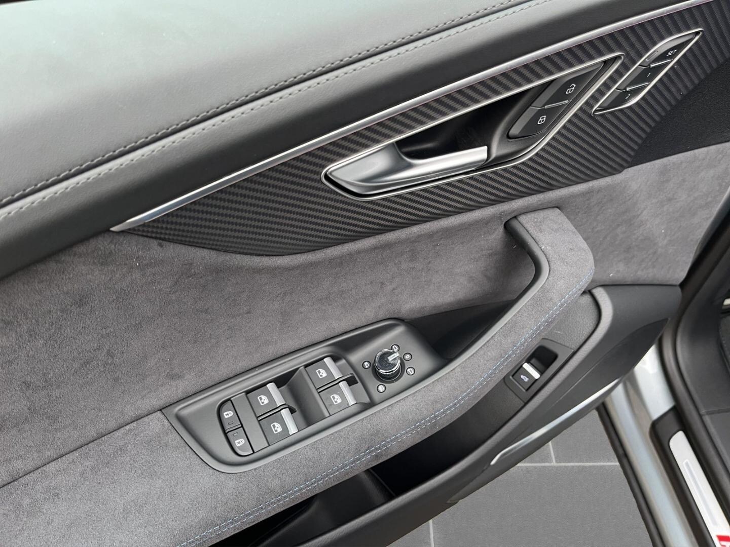 Bild über Audi RS Q8 SUV TFSI quattro 471 kW tiptronic - für weitere Informationen kontaktieren Sie den Audi Partner