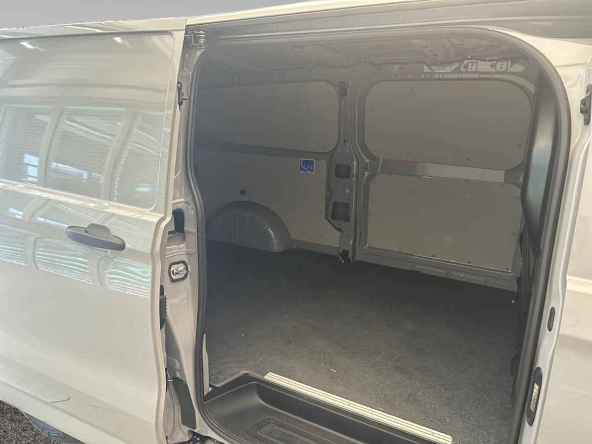 Volkswagen Transporter Kasten langer Radstand