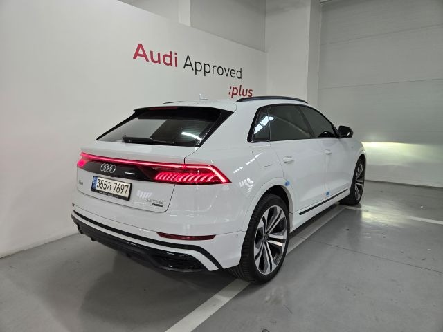 Audi Q8 55 TFSI quattro Premium 250 340 kW hp tiptronic 3