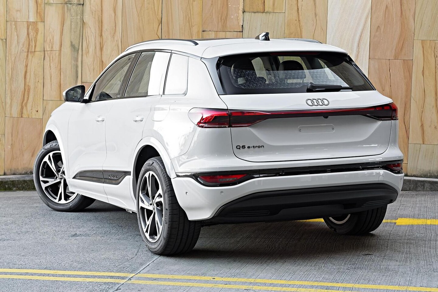 Image about Audi Q6 SUV e-tron e-tron