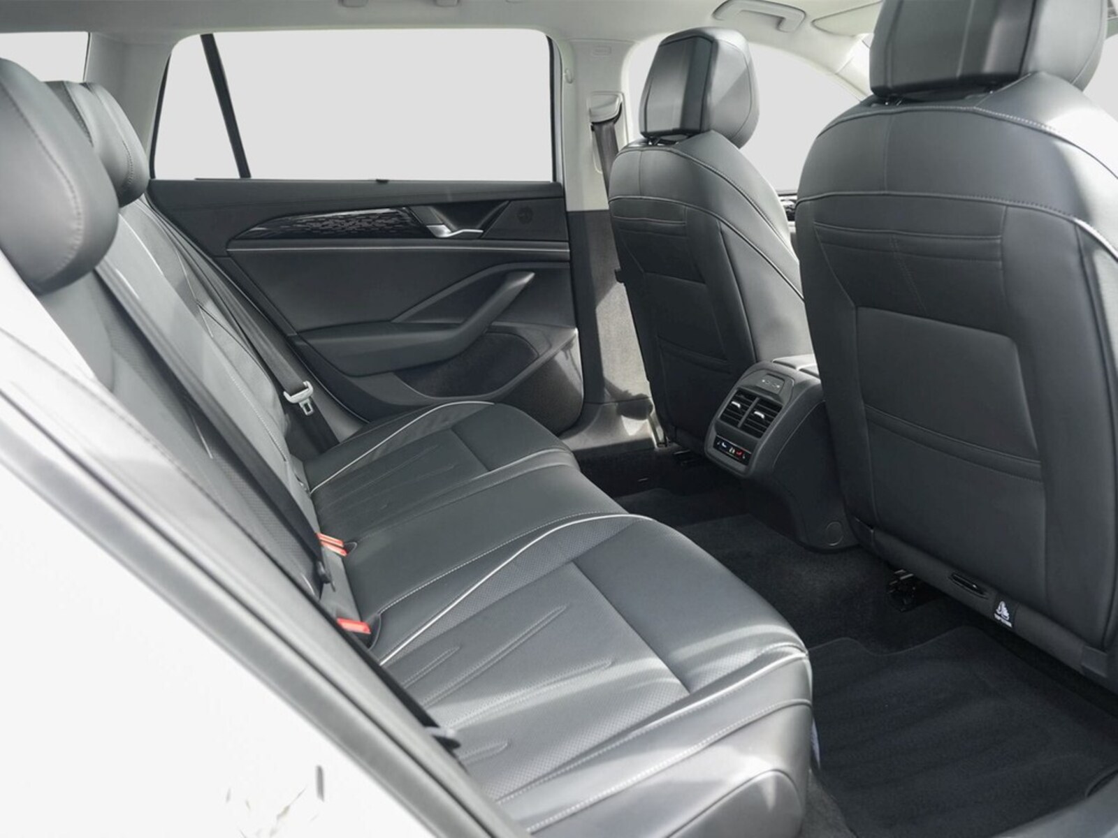 Volkswagen Passat – Bild 9