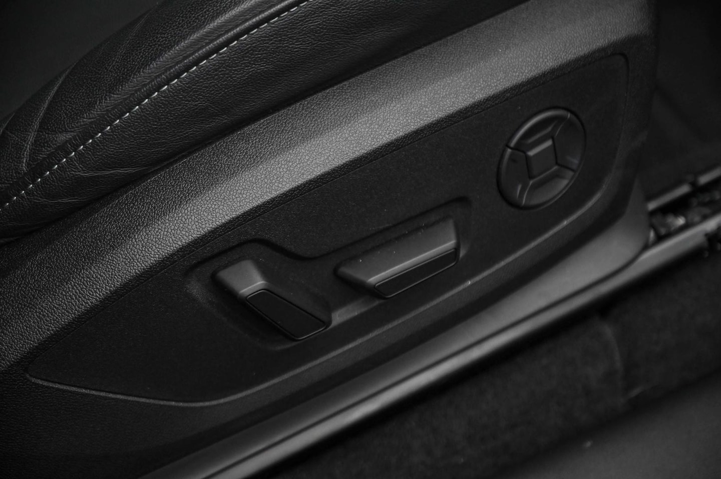 Image about Audi Q6 SUV e-tron e-tron quattro