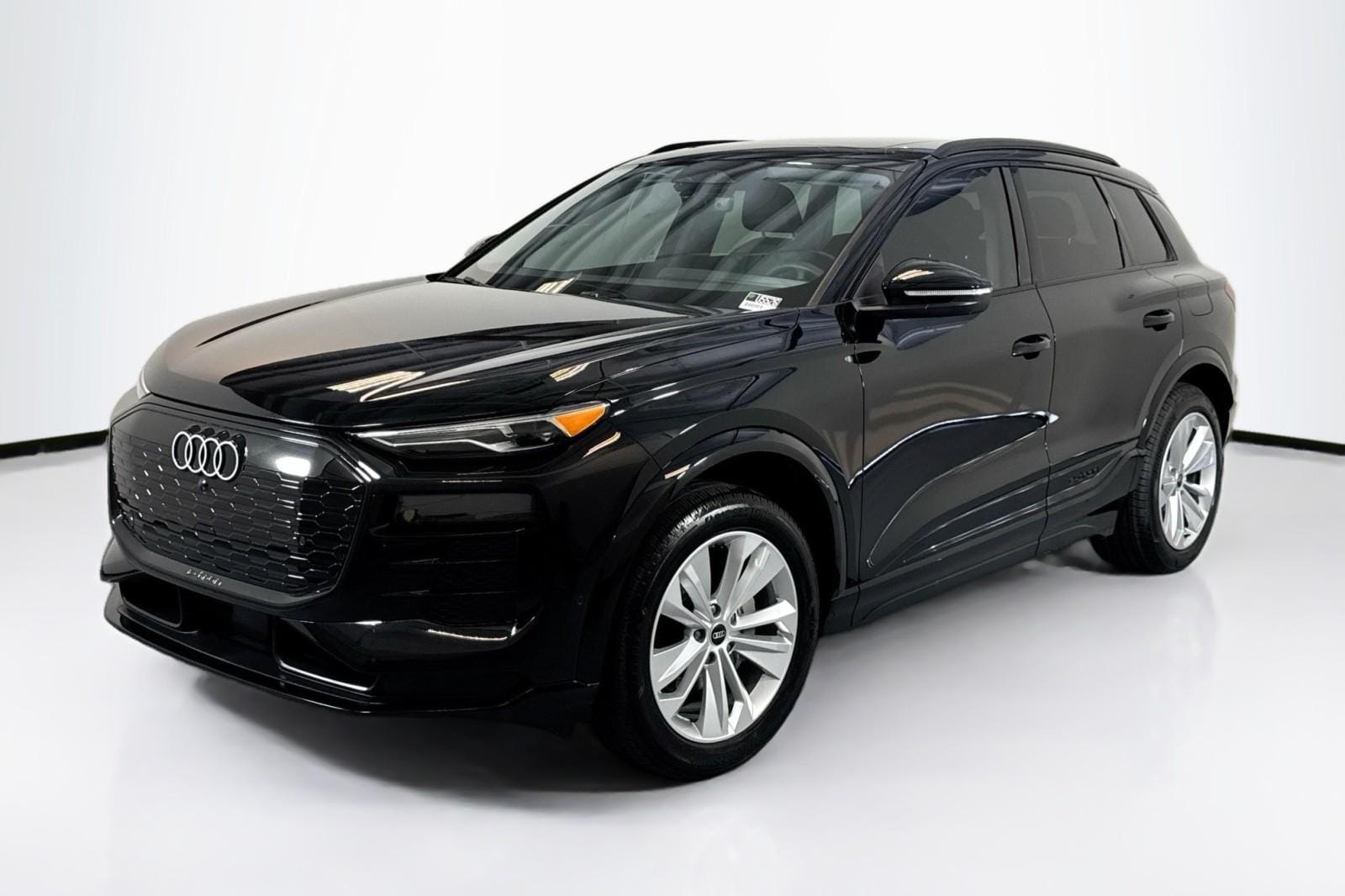 2025 Audi Q6 e-tron Premium's photo