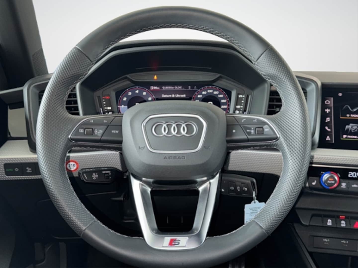 Bild über Audi A1 Sportback S line 25 TFSI S tronic - für weitere Informationen kontaktieren Sie den Audi Partner