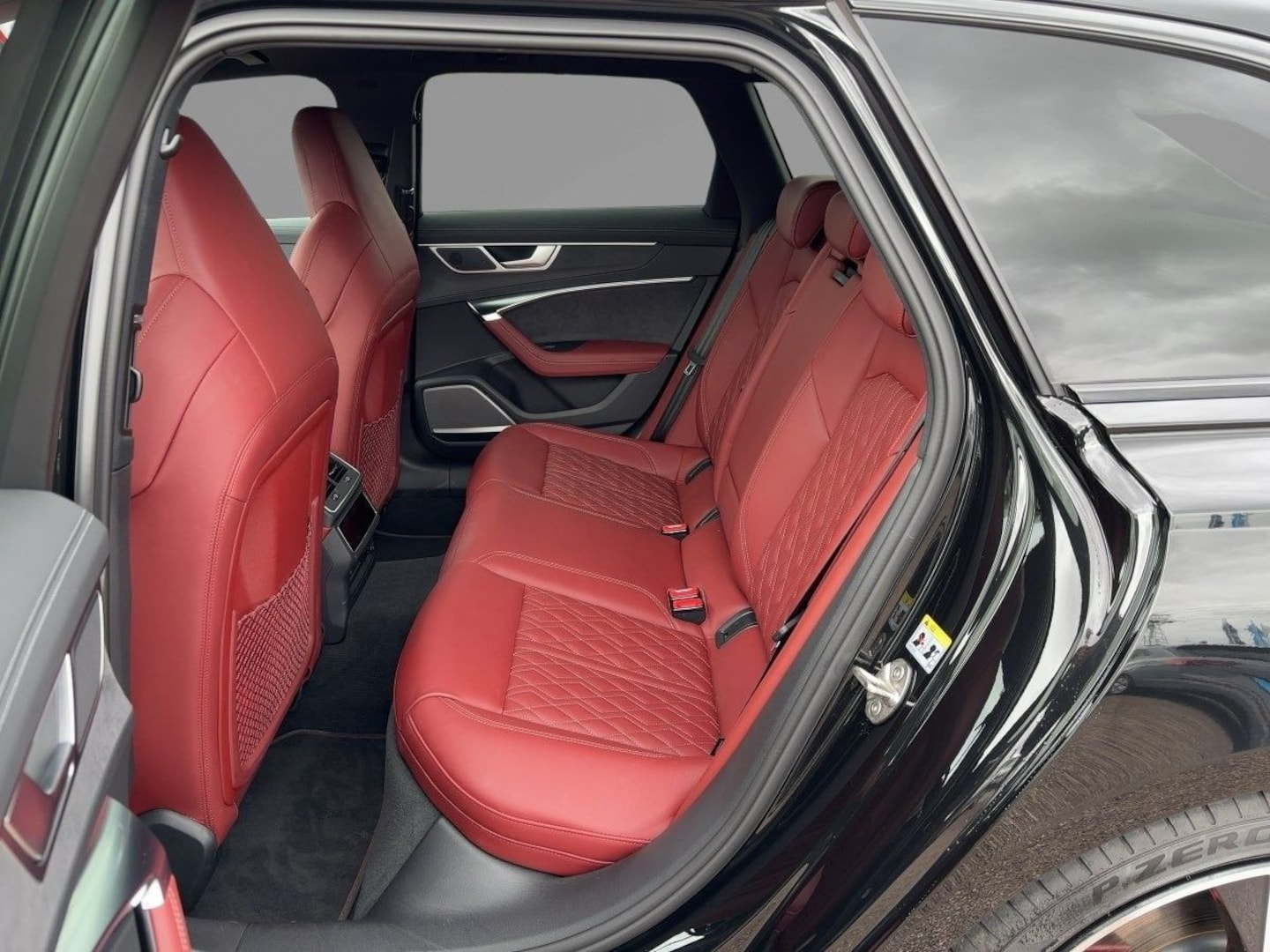 Bild über Audi S6 Avant TDI quattro tiptronic - für weitere Informationen kontaktieren Sie den Audi Partner