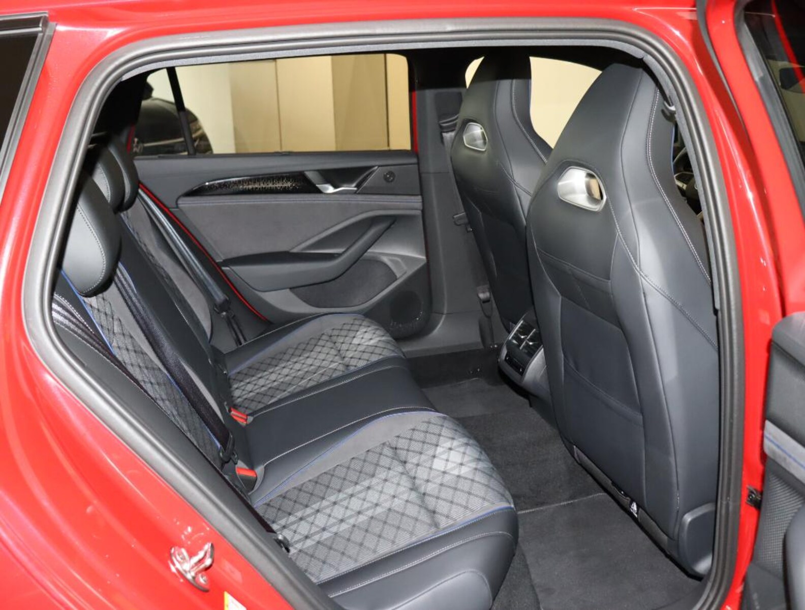 Volkswagen Passat – Bild 23