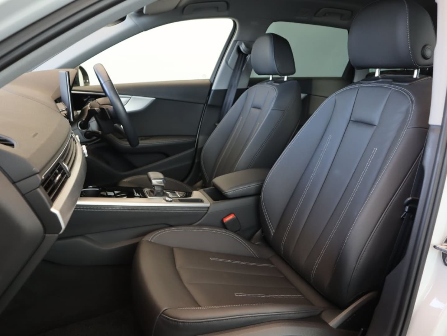 Audi A4 Avant 35 TFSI advanced for more details contact your dealer