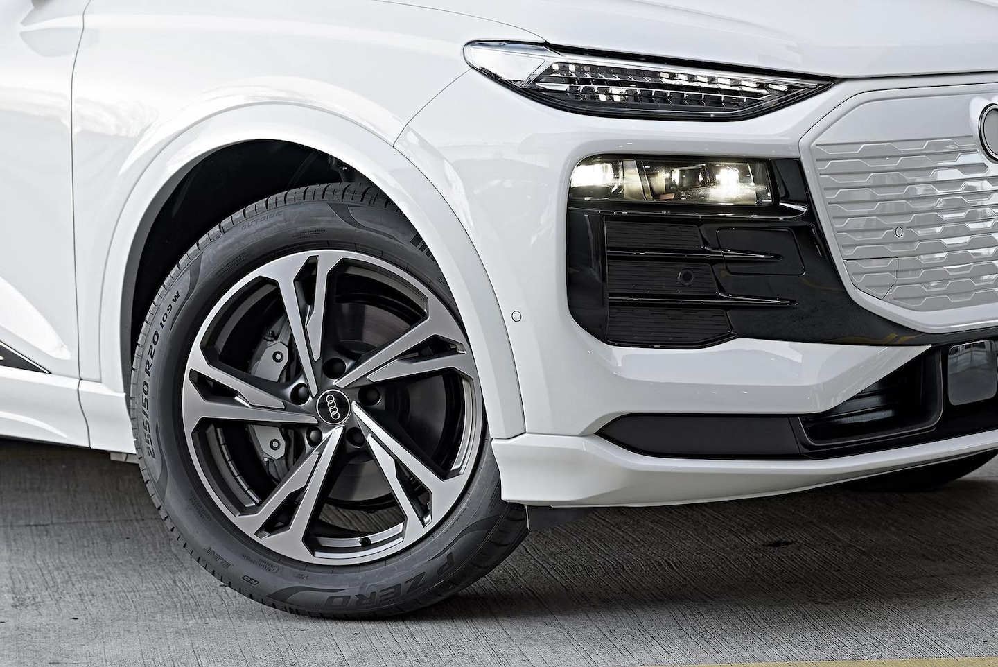 Image about Audi Q6 SUV e-tron e-tron