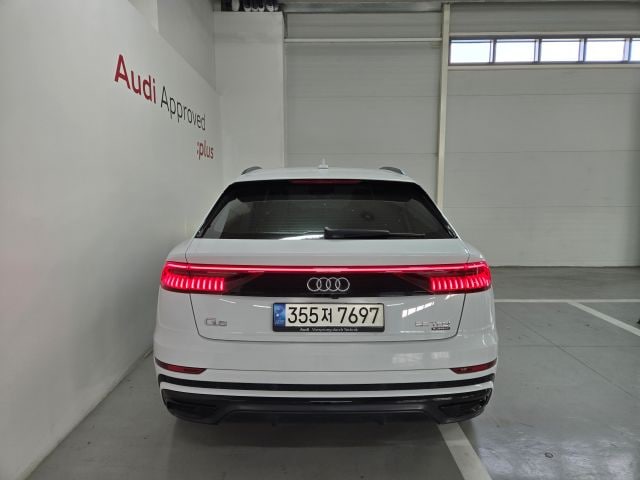 Audi Q8 55 TFSI quattro Premium 250 340 kW hp tiptronic 5