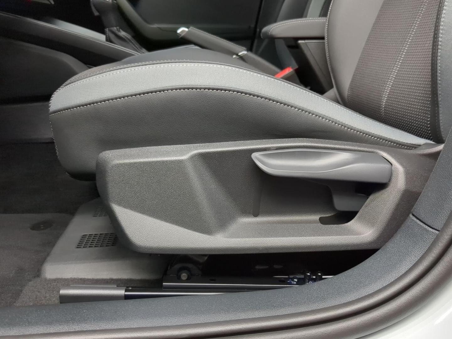 Bild über Audi A1 Sportback S line 40 TFSI S tronic - für weitere Informationen kontaktieren Sie den Audi Partner