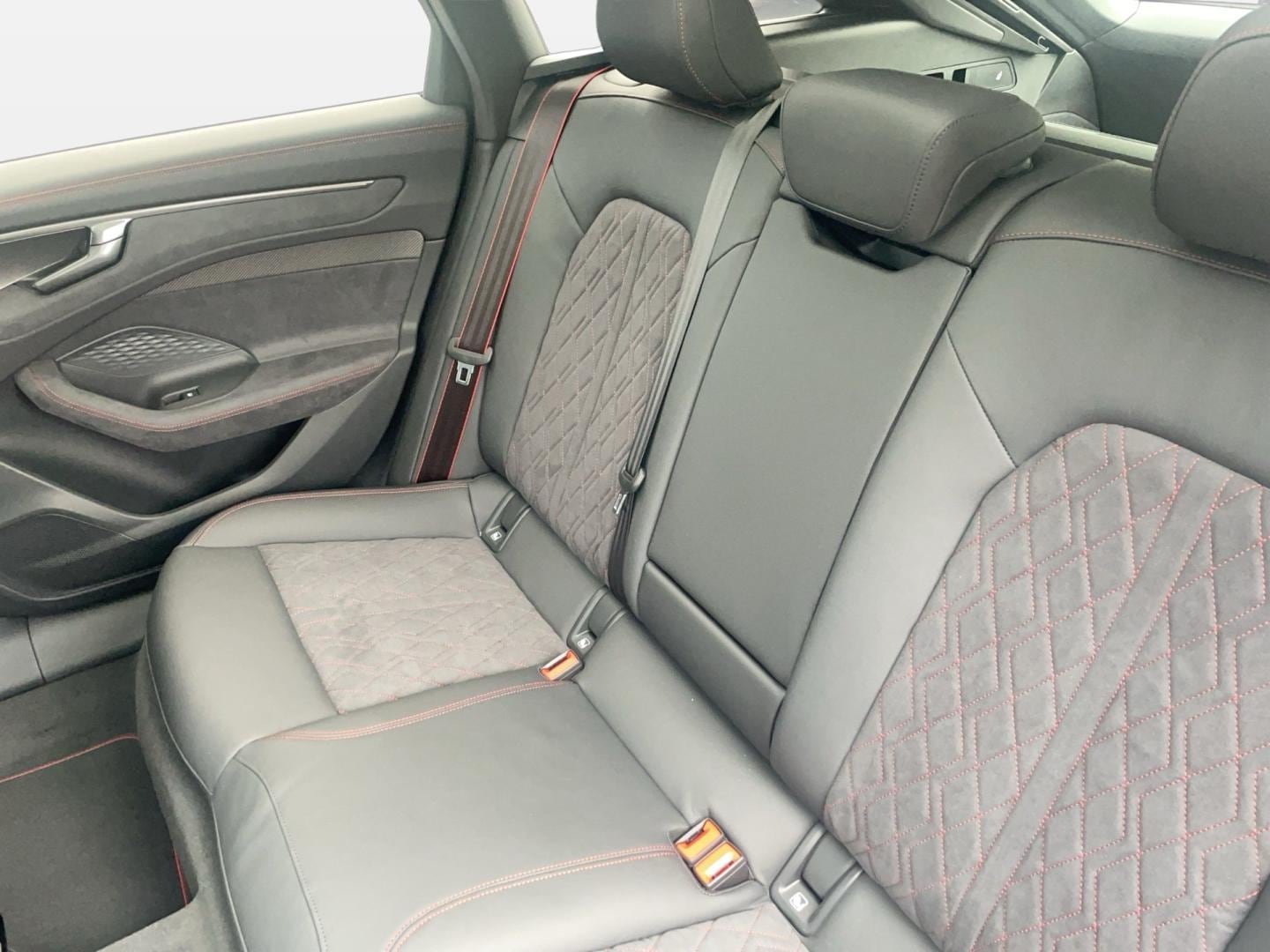 Bild über Audi A6 Avant edition one TDI quattro 150 kW S tronic - für weitere Informationen kontaktieren Sie den Audi Partner