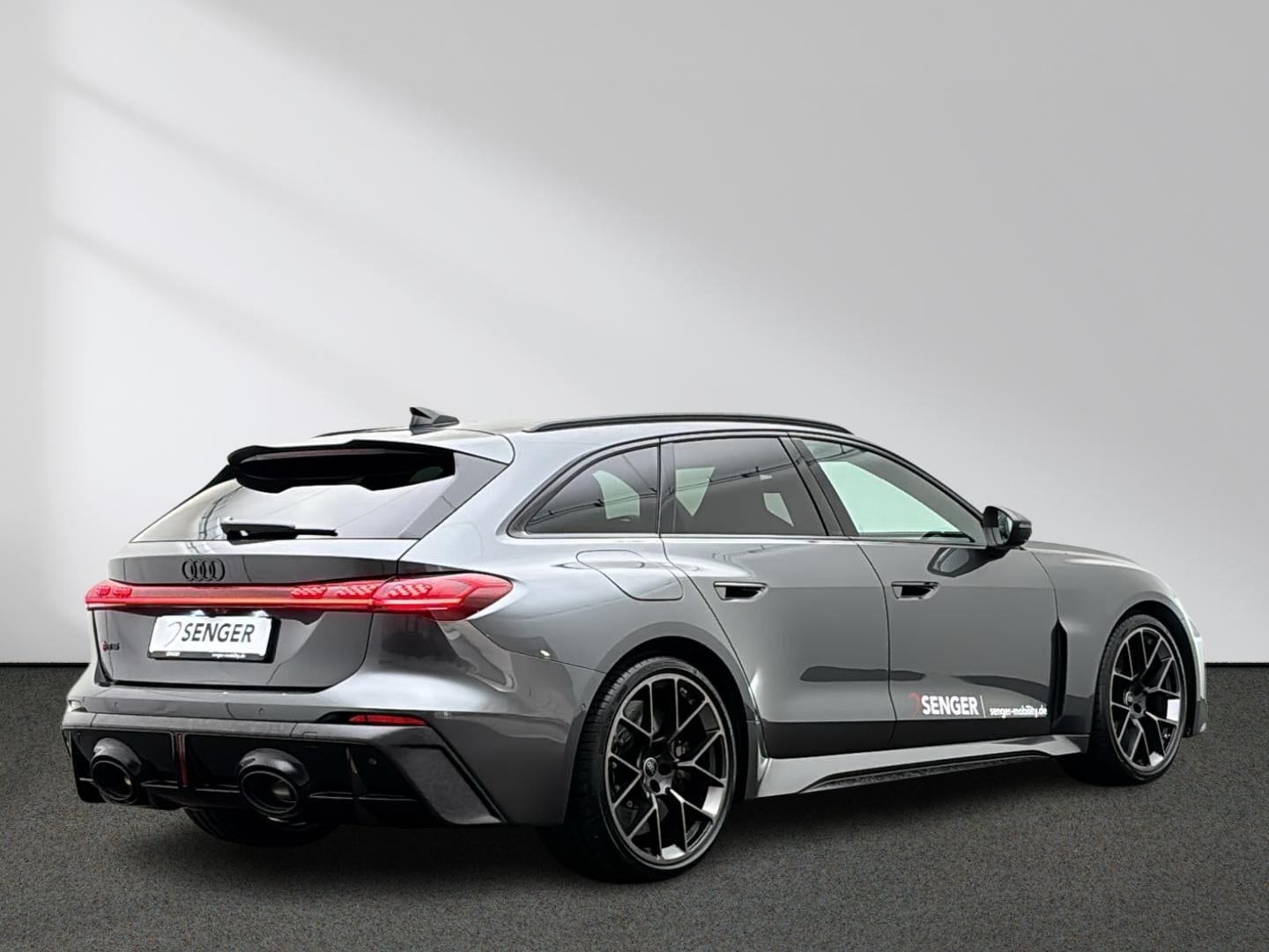 Bild über Audi RS 5 Avant TFSI quattro 470 kW tiptronic - für weitere Informationen kontaktieren Sie den Audi Partner