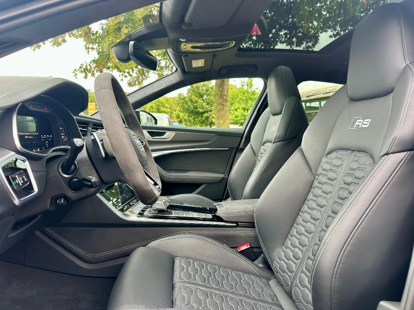 Bild über Audi RS 6 Avant performance quattro tiptronic - für weitere Informationen kontaktieren Sie den Audi Partner