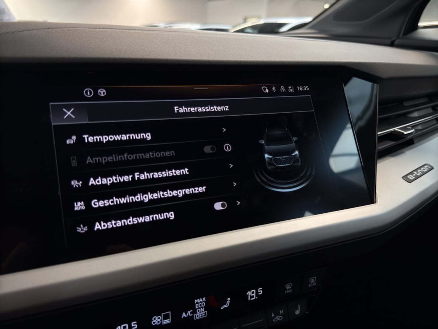 Bild über Audi Q4 e-tron 40 e-tron - für weitere Informationen kontaktieren Sie den Audi Partner