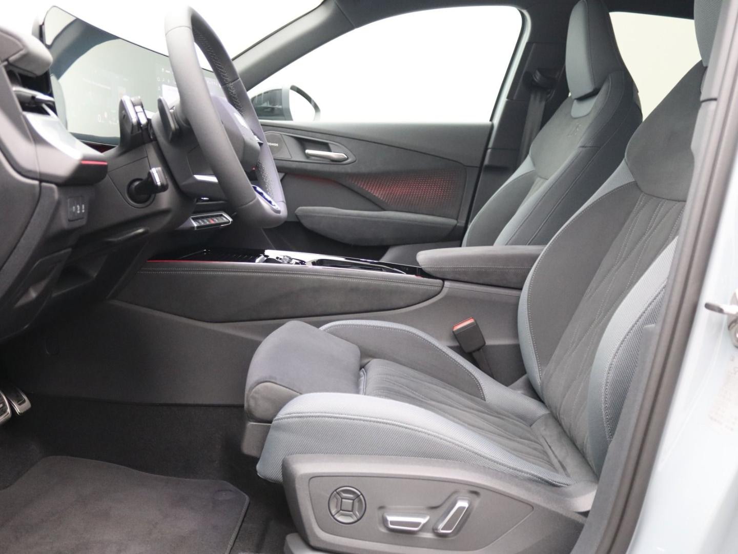 Bild über Audi Q3 SUV TFSI quattro 195 kW S tronic - für weitere Informationen kontaktieren Sie den Audi Partner