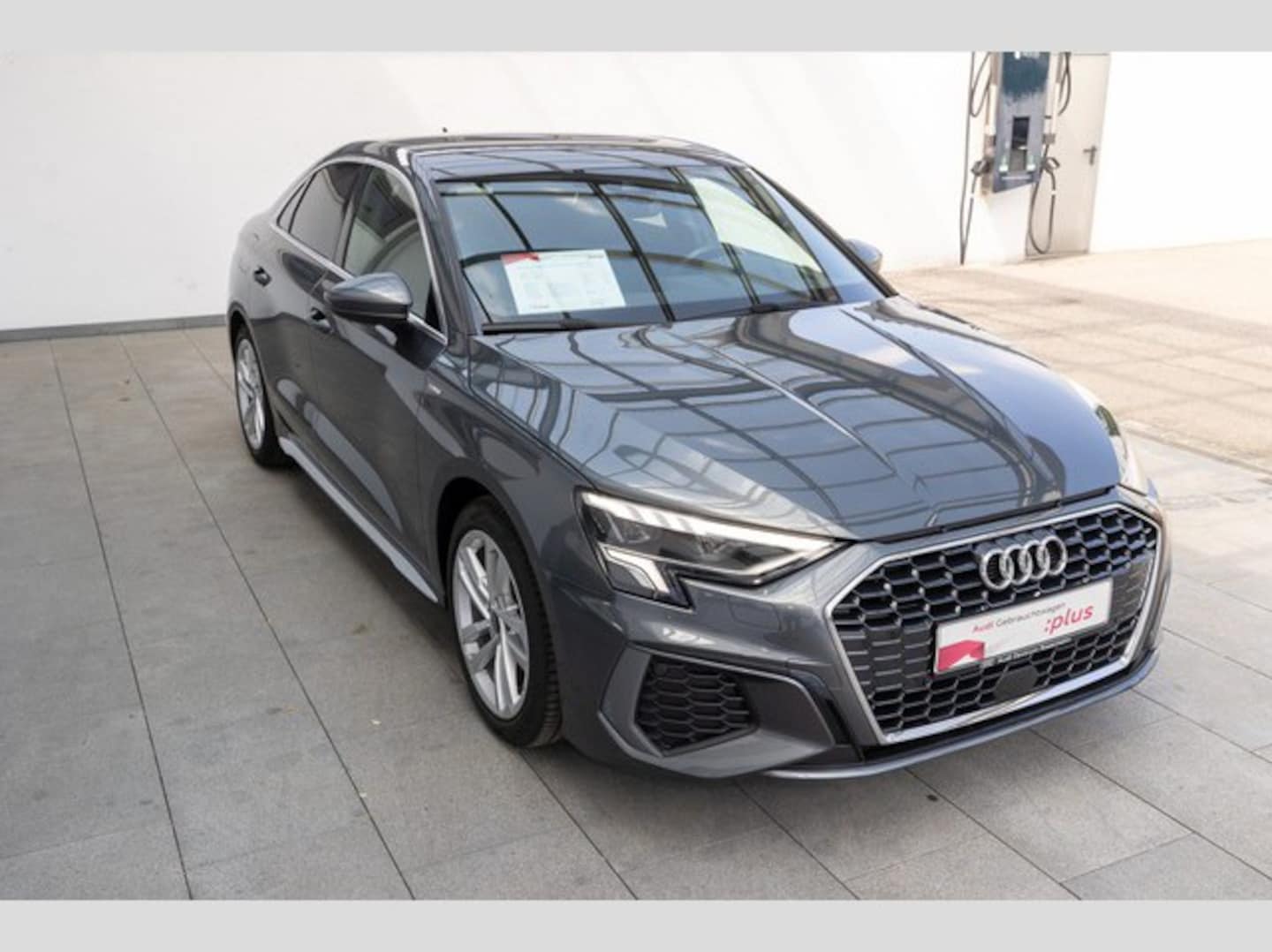 Bild über Audi A3 Limousine S line 35 TFSI S tronic - für weitere Informationen kontaktieren Sie den Audi Partner