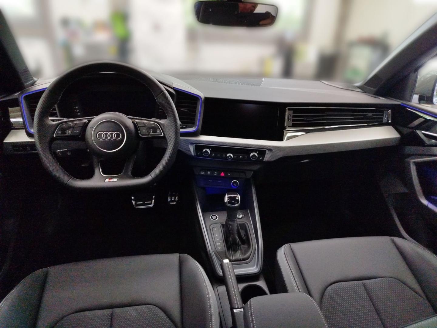 Bild über Audi A1 Sportback S line 35 TFSI S tronic - für weitere Informationen kontaktieren Sie den Audi Partner