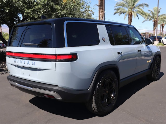 2023 Rivian R1S