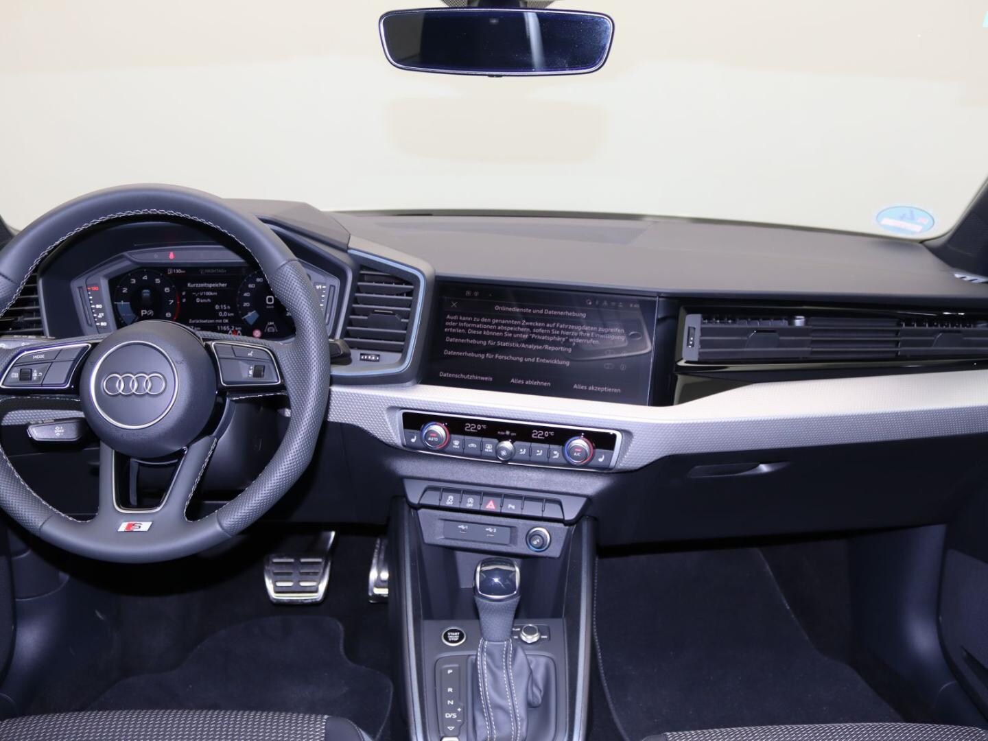Bild über Audi A1 Sportback S line 30 TFSI S tronic - für weitere Informationen kontaktieren Sie den Audi Partner
