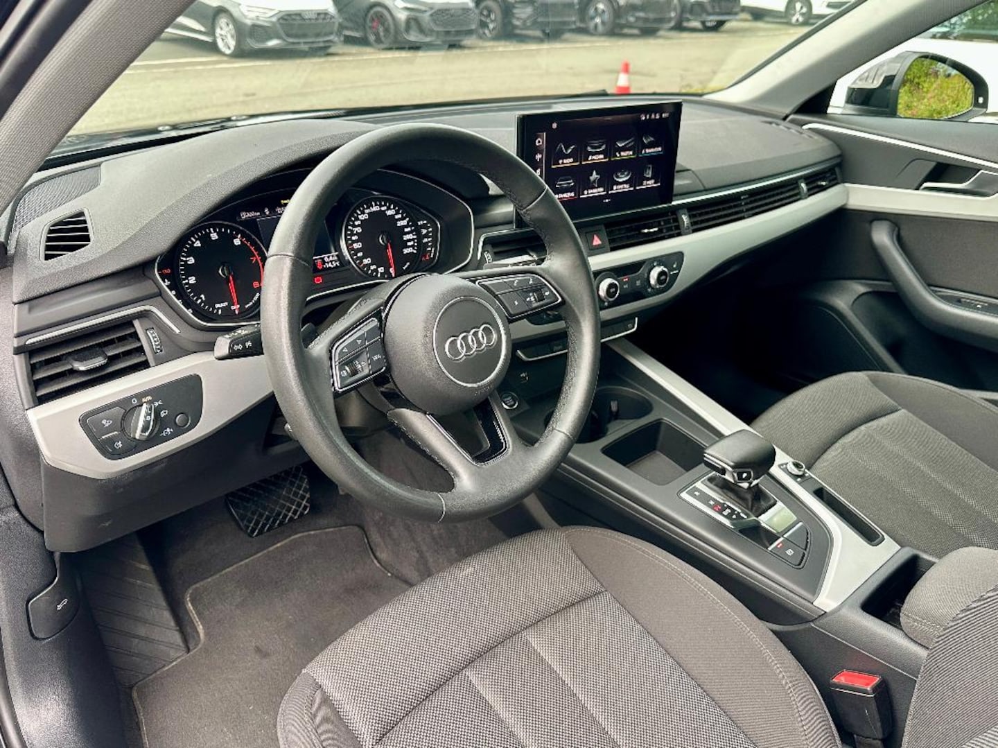 Bild über Audi A4 Avant advanced 35 TFSI S tronic - für weitere Informationen kontaktieren Sie den Audi Partner