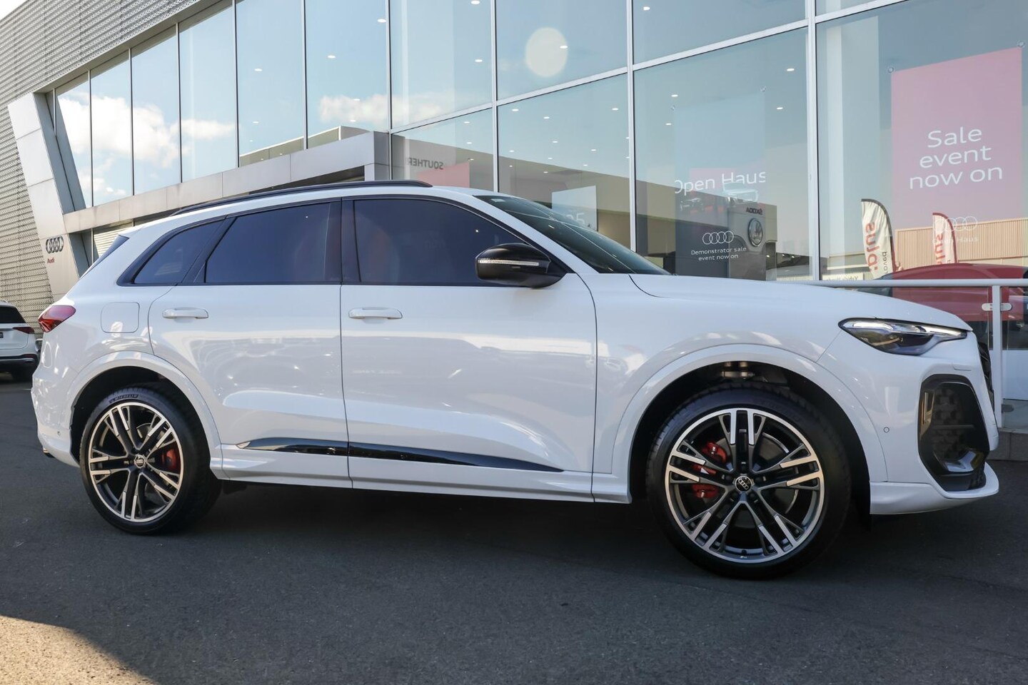 Image about Audi SQ5 SUV TFSI 270 kW edition one