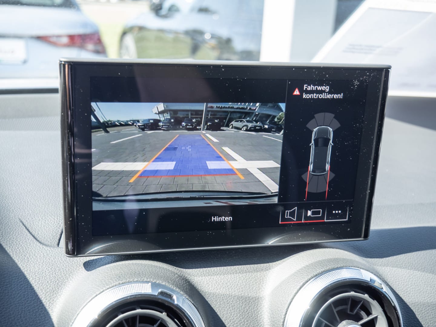 Bild über Audi Q2 advanced 35 TFSI S tronic - für weitere Informationen kontaktieren Sie den Audi Partner