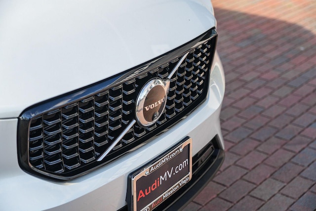 2025 Volvo XC40