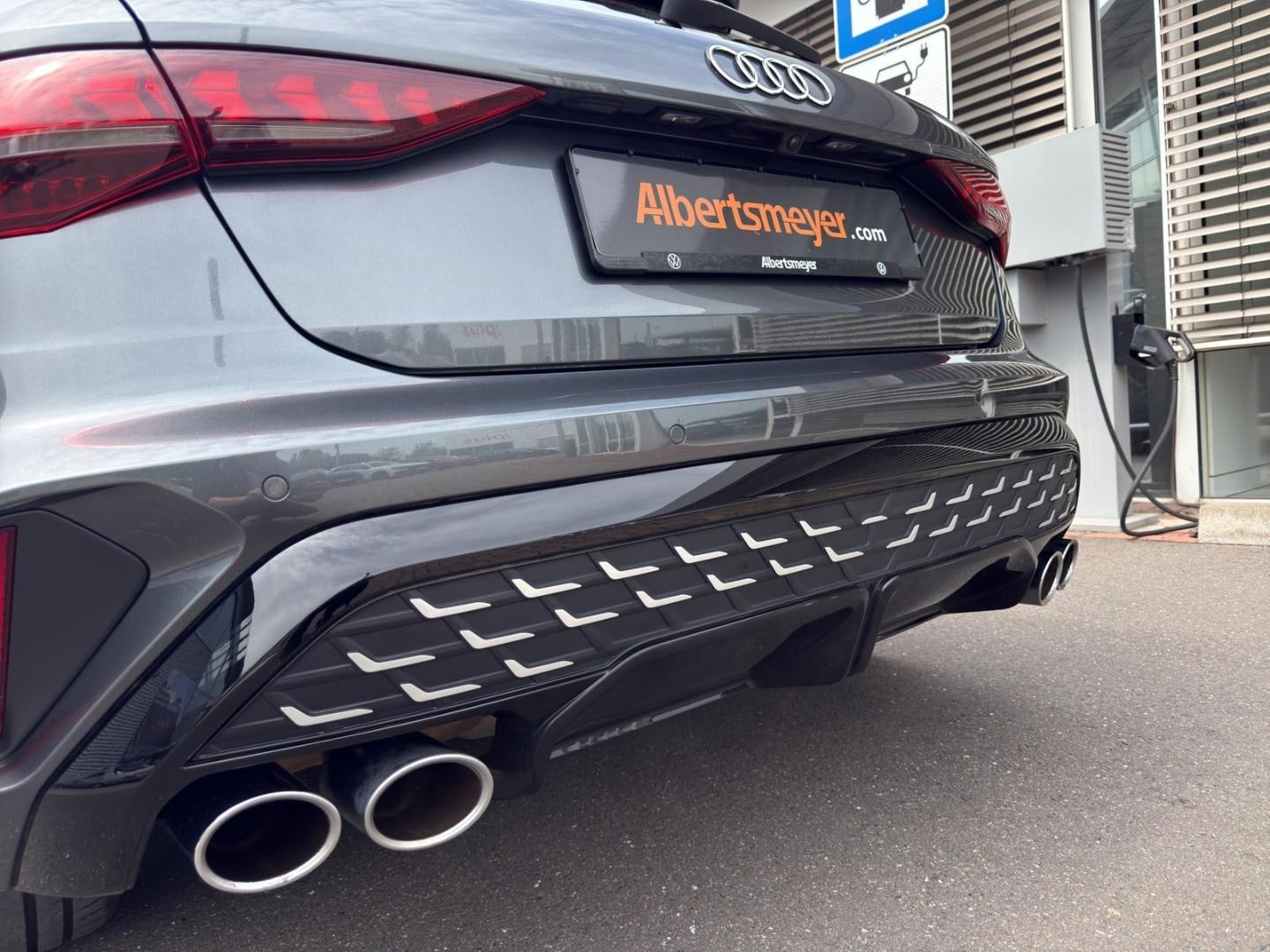 Bild über Audi S3 Sportback TFSI quattro S tronic - für weitere Informationen kontaktieren Sie den Audi Partner