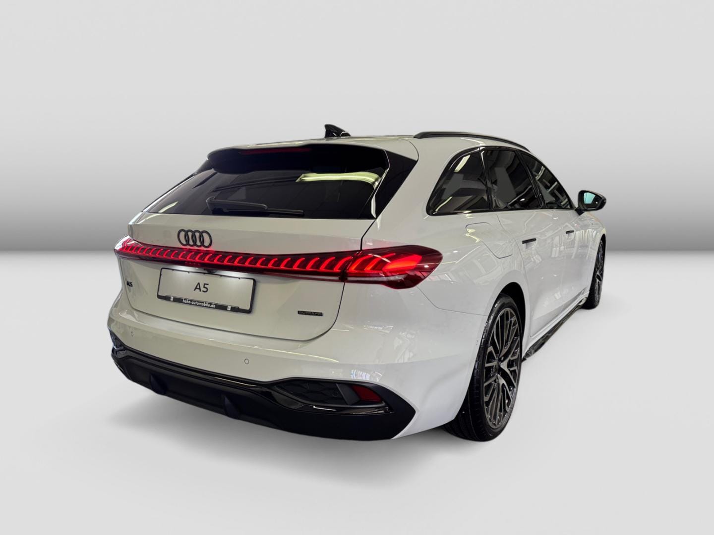 Bild über Audi A5 Avant TDI quattro 150 kW S tronic - für weitere Informationen kontaktieren Sie den Audi Partner