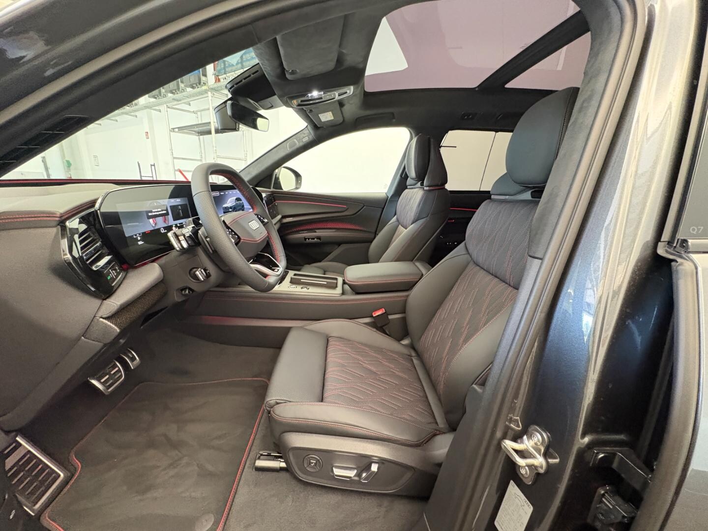 Bild über Audi Q7 SUV TDI quattro 220 kW tiptronic - für weitere Informationen kontaktieren Sie den Audi Partner