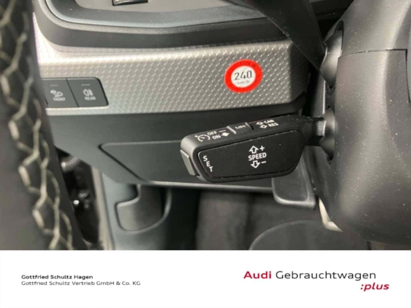 Bild über Audi A1 Sportback S line 30 TFSI S tronic - für weitere Informationen kontaktieren Sie den Audi Partner