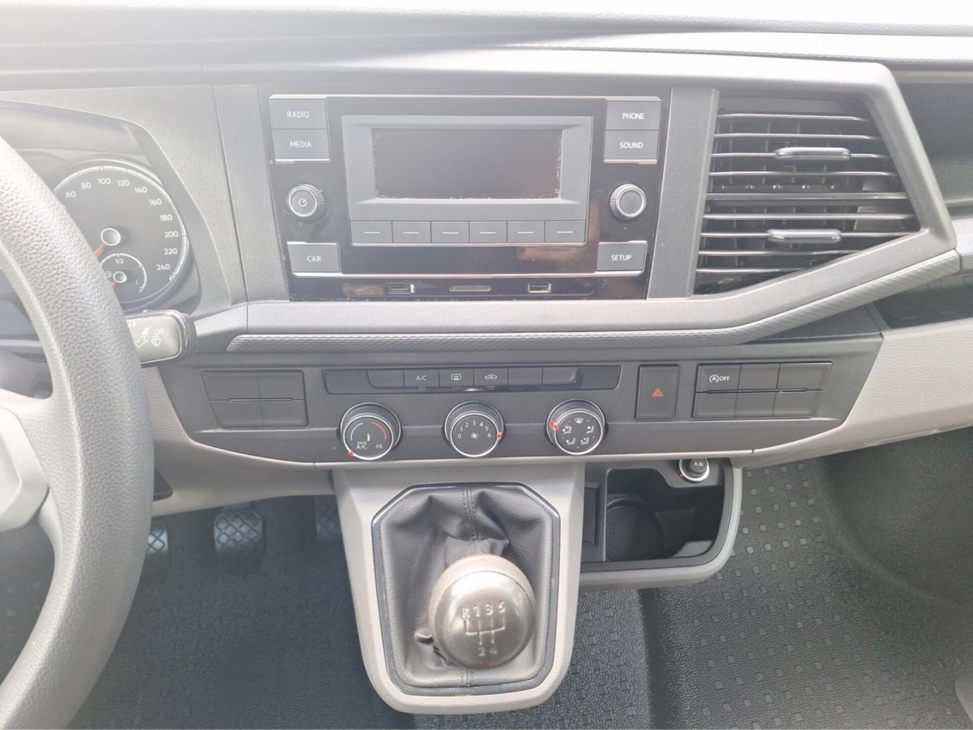 Volkswagen T6.1 Transporter Kombi kurzer Radstand