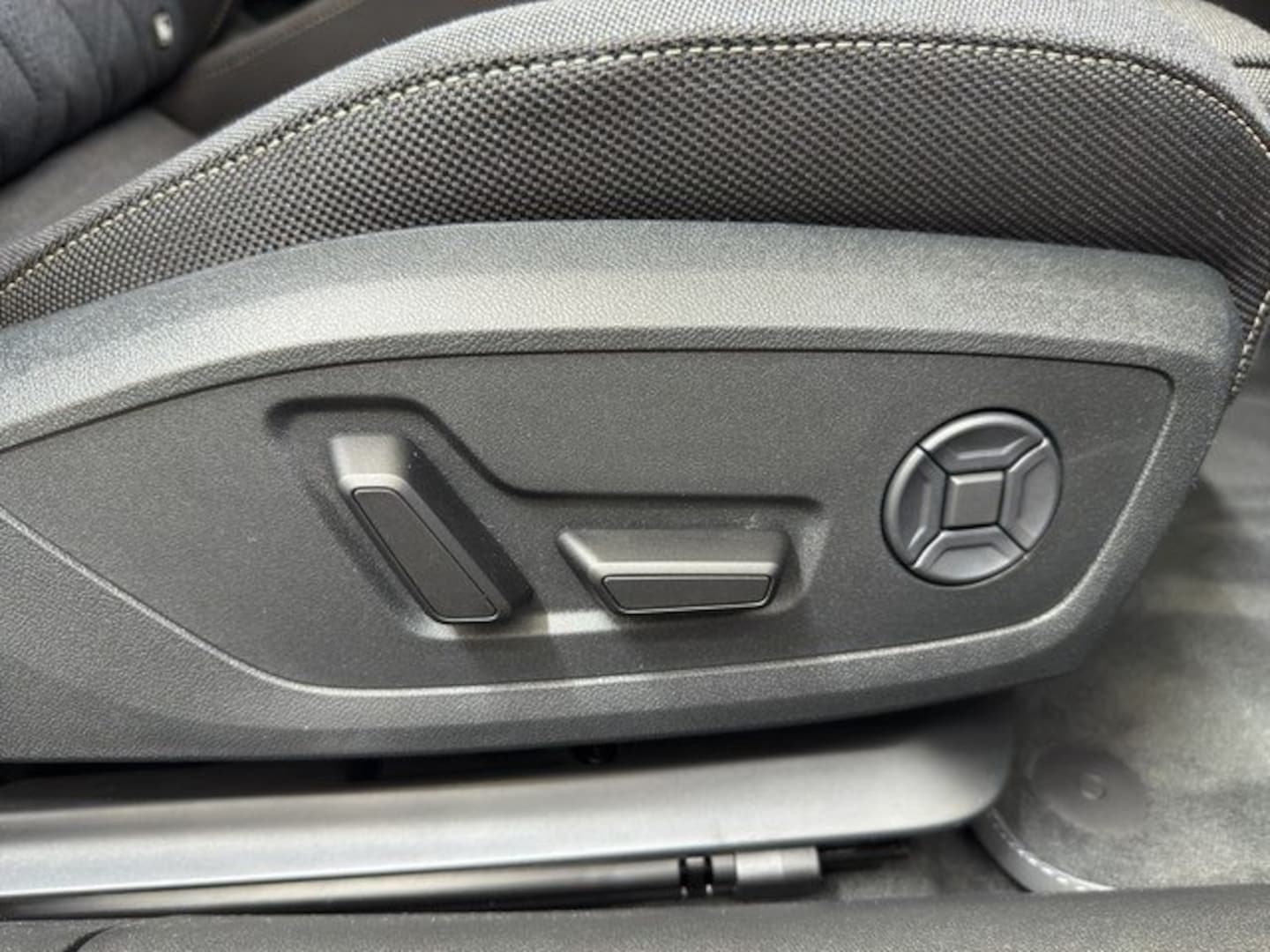 Bild über Audi A6 Avant edition one TDI quattro 150 kWS tronic - für weitere Informationen kontaktieren Sie den Audi Partner