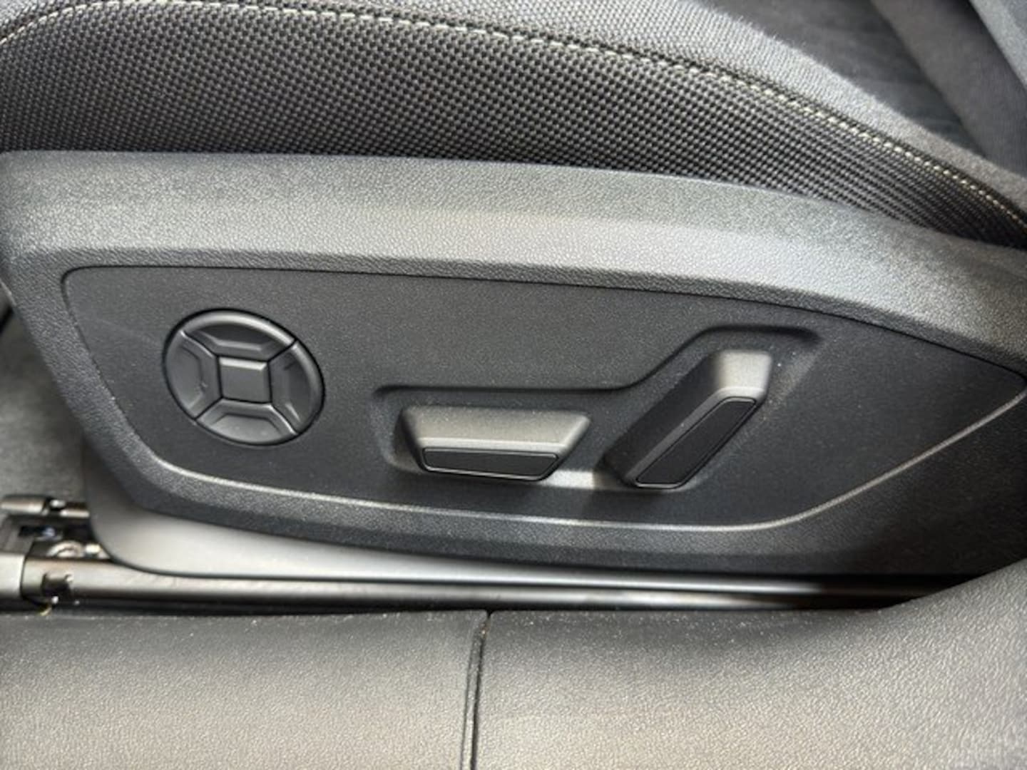 Bild über Audi A6 Avant edition one TDI quattro 150 kWS tronic - für weitere Informationen kontaktieren Sie den Audi Partner