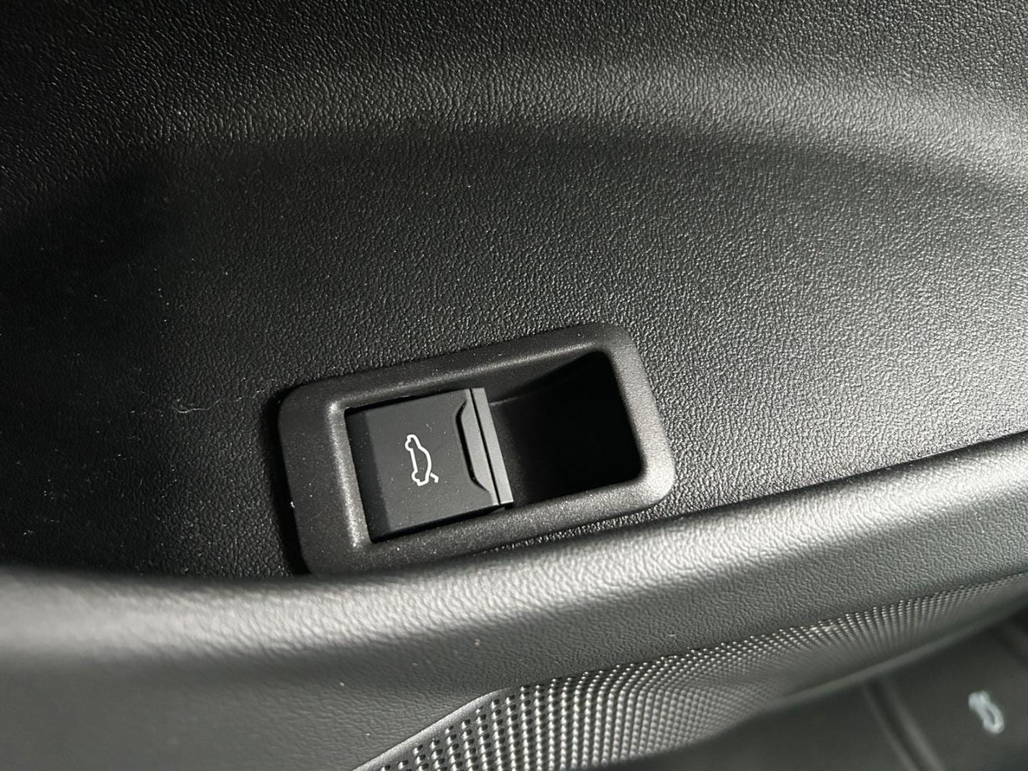 Bild über Audi A6 Avant TFSI quattro 270 kW S tronic - für weitere Informationen kontaktieren Sie den Audi Partner