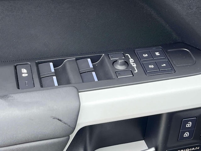 2024 Land Rover Defender S - Photo 30