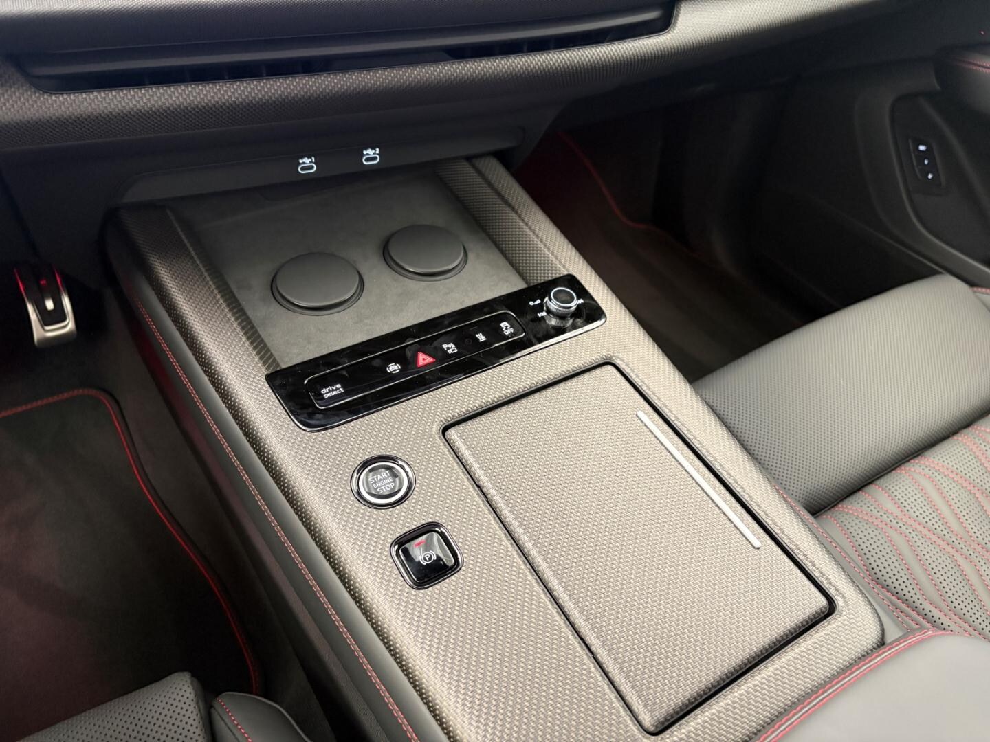 Bild über Audi Q7 SUV TDI quattro 220 kW tiptronic - für weitere Informationen kontaktieren Sie den Audi Partner