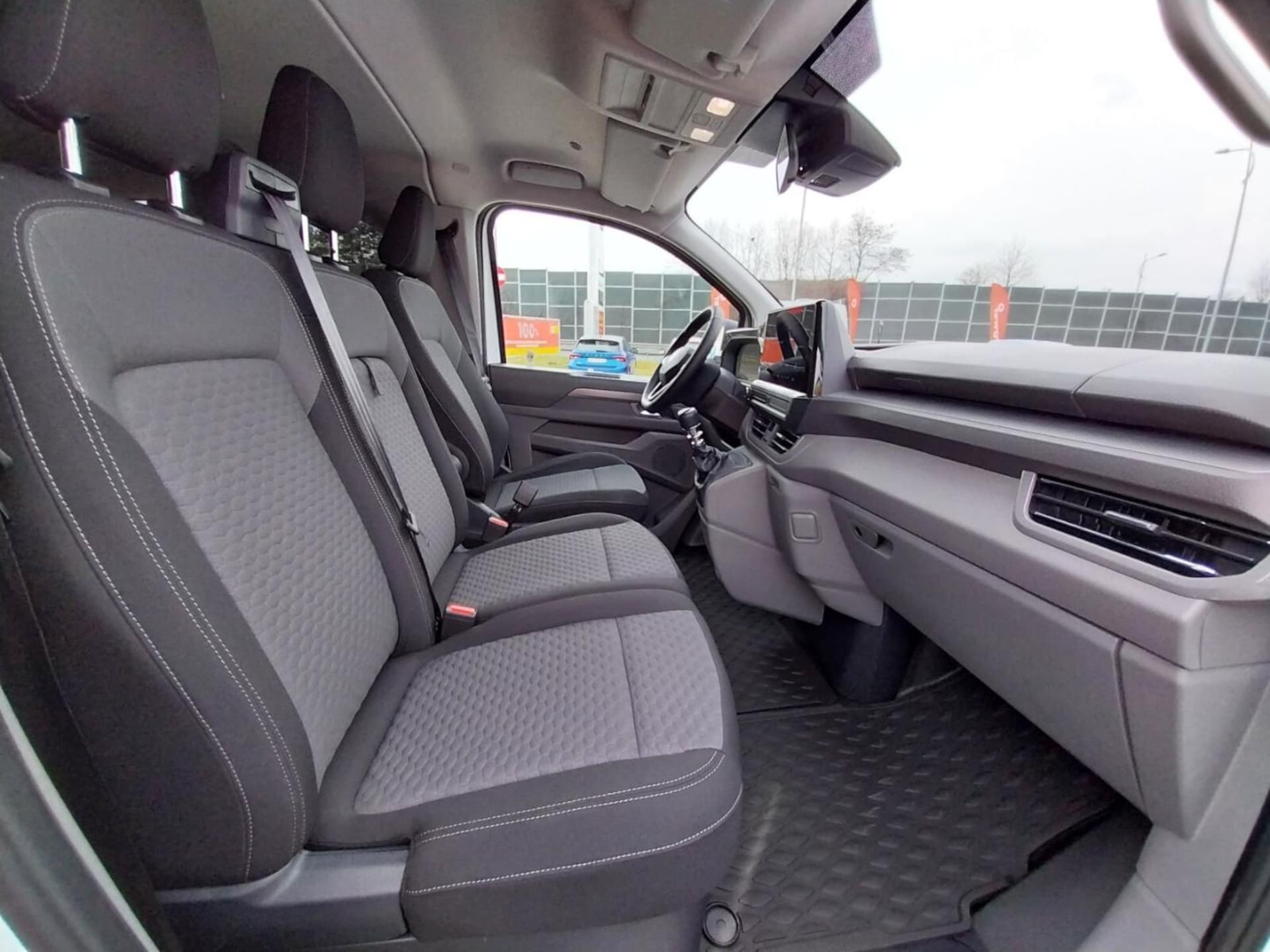 Volkswagen Caravelle długi roztaw osi Model bazowy