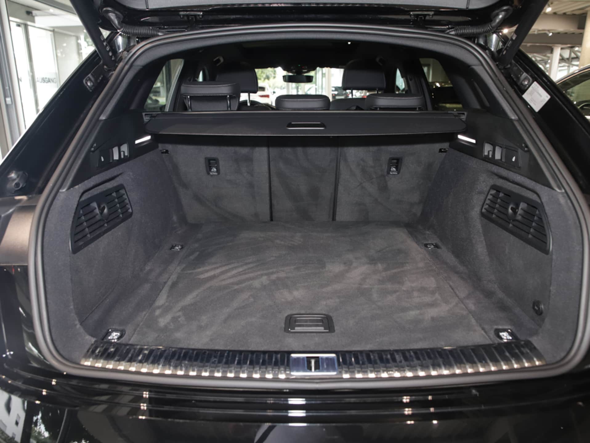 Audi Q8 e-tron S line