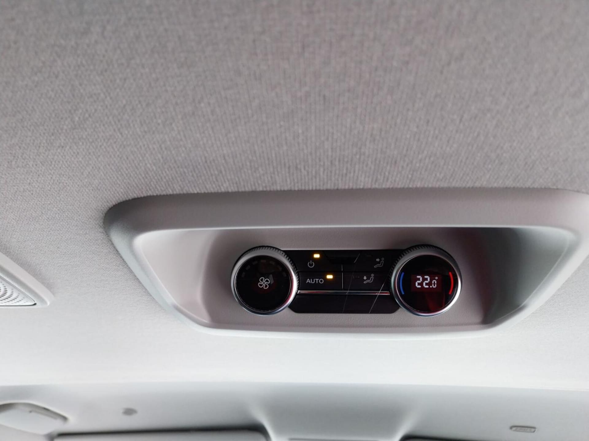 Volkswagen Caravelle długi roztaw osi Model bazowy